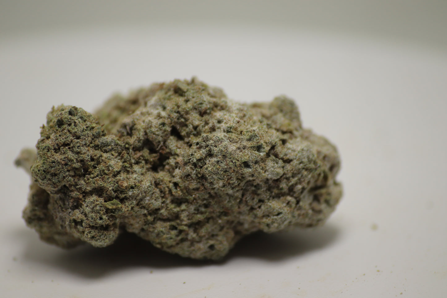 BANANA-STRAWBERRY | HYBRID | THCA 28% (High-Strength Indica)
